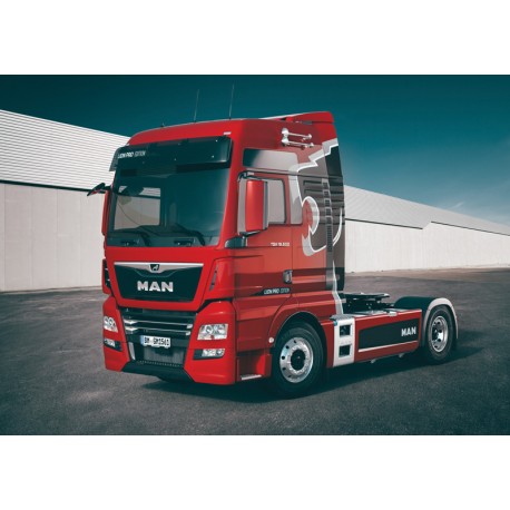 Italeri MAN TGX 18.500 XXL Lion Pro Edition Escala 1/24